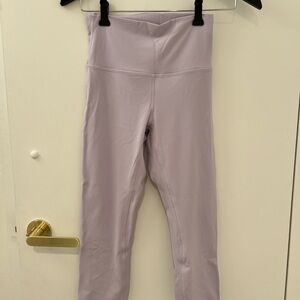 Lululemon lilac align sz 6 high rise crop 21’’